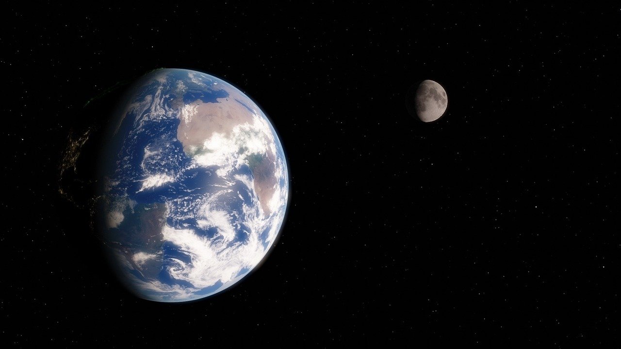 Земля и Луна