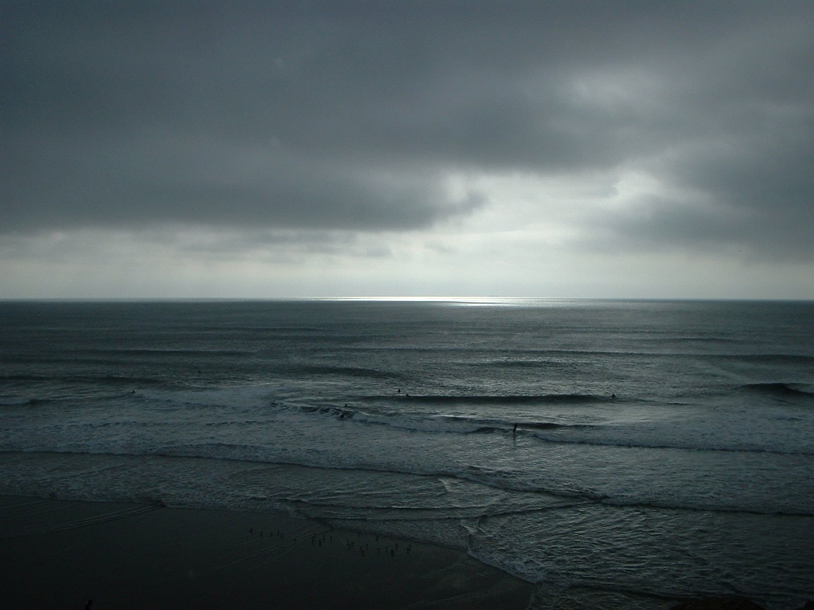 Включи dark beach. Море Эстетика. Мрачное море. Пасмурное море. Темное море.