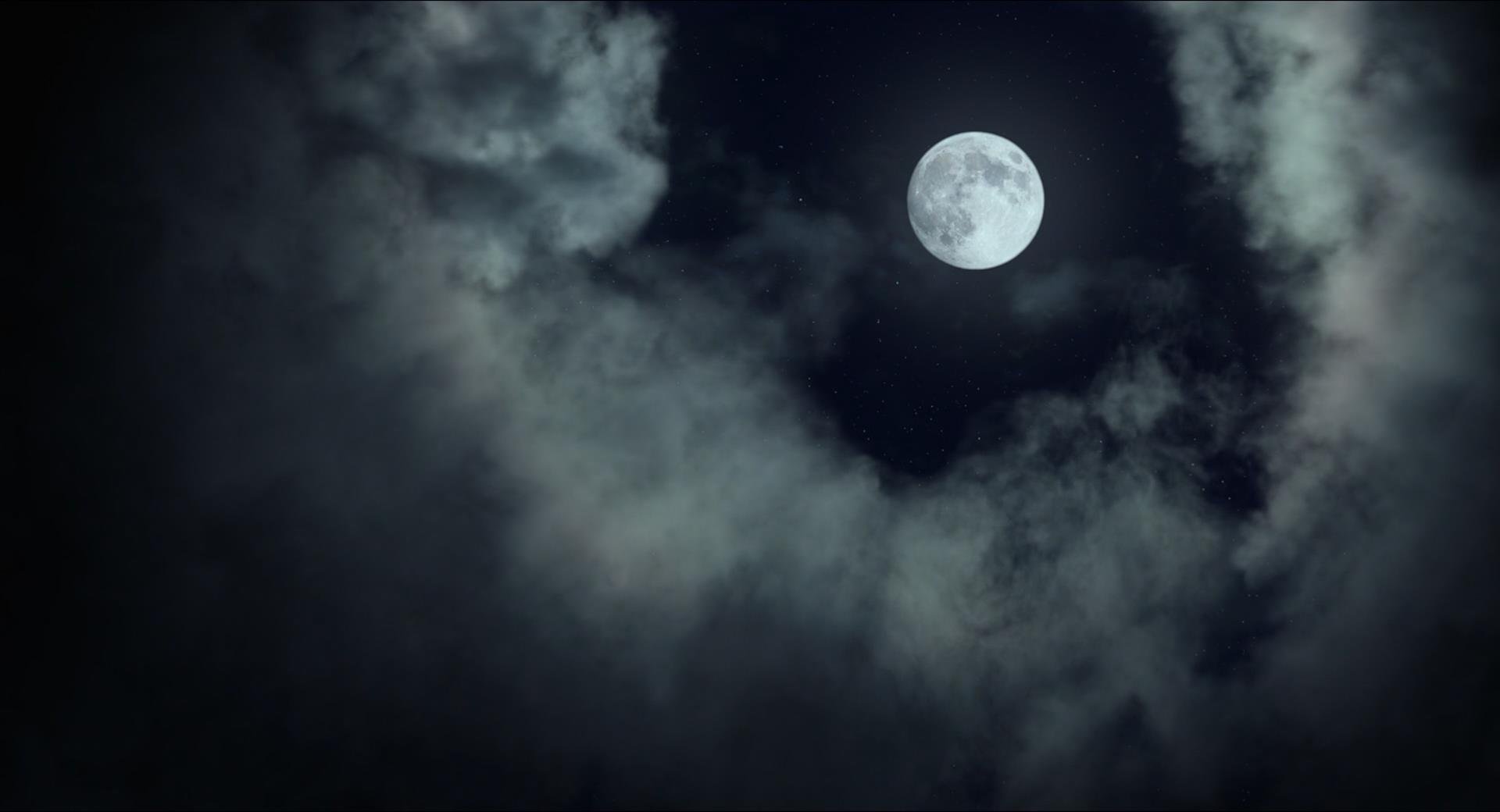 Луна туман песня. Ночное небо с луной. Бледная Луна. Ночное небо с облаками. Луна в дымке.