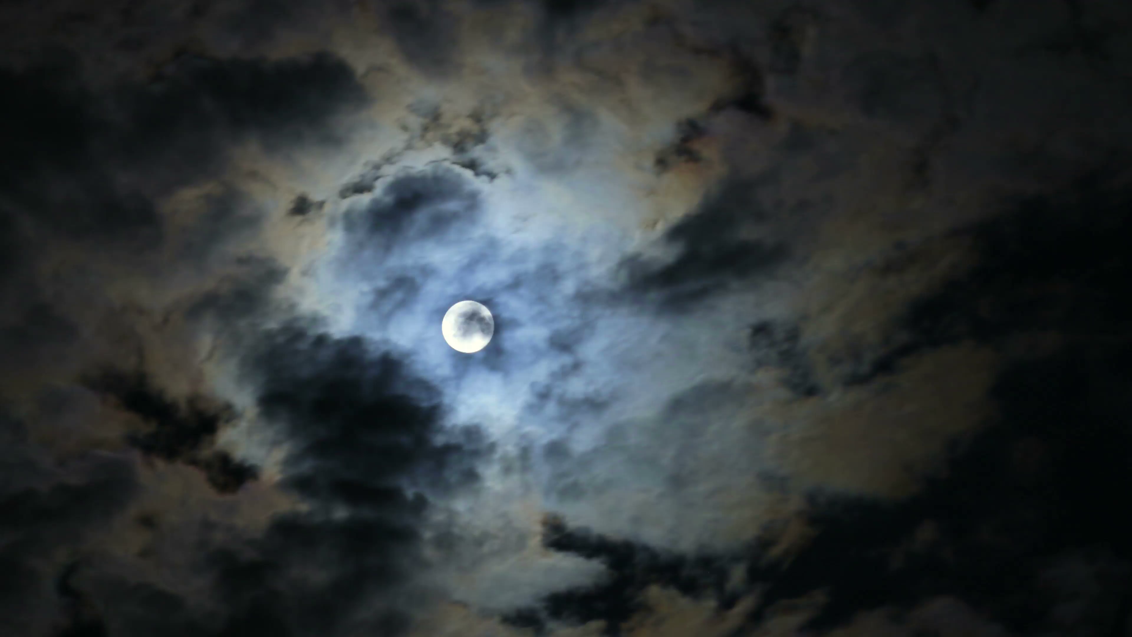 Луна туман песня. Полнолуние. Луна в тумане. Ночная Луна. Фото Луны.