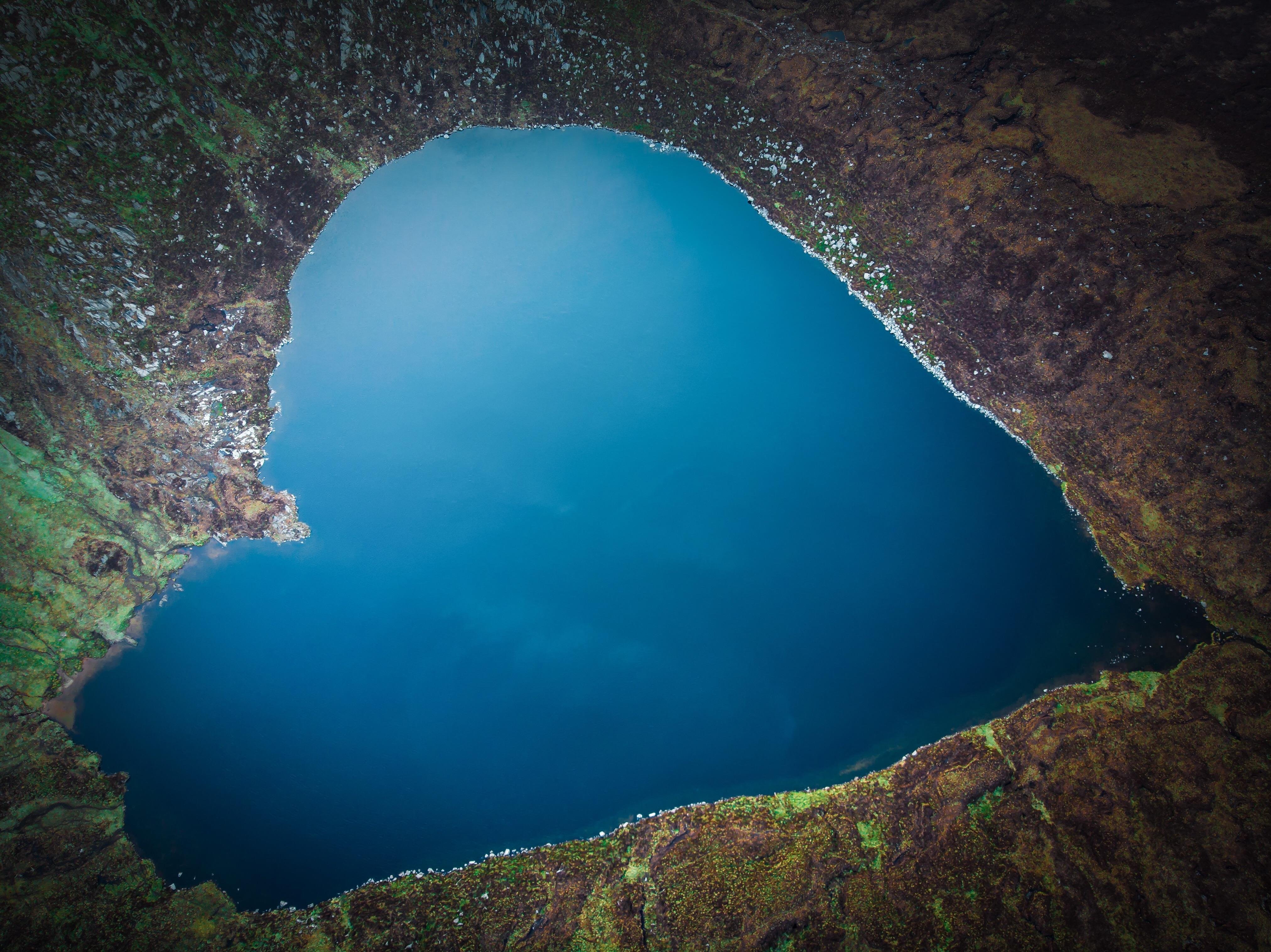 Озеро имеет глубину 20. Лорейн Каунти озеро. Лорейн Каунти озеро сердце. Харт-шапед-Лейк озеро. Озеро Шимшал Пакистан.