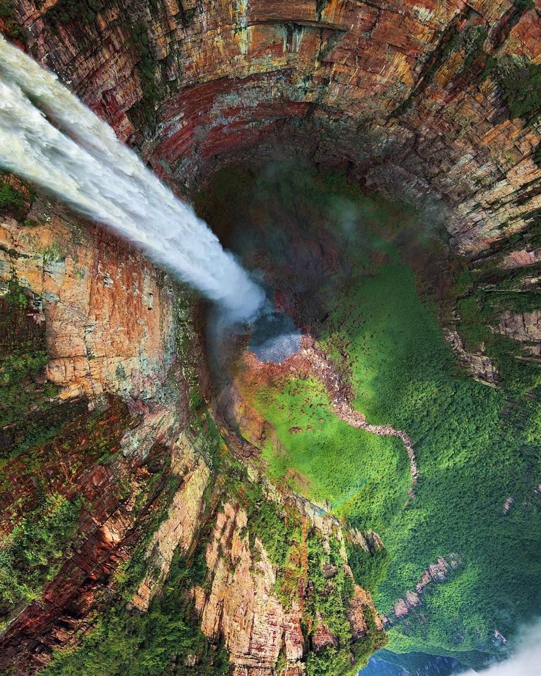 Фото водопада сверху