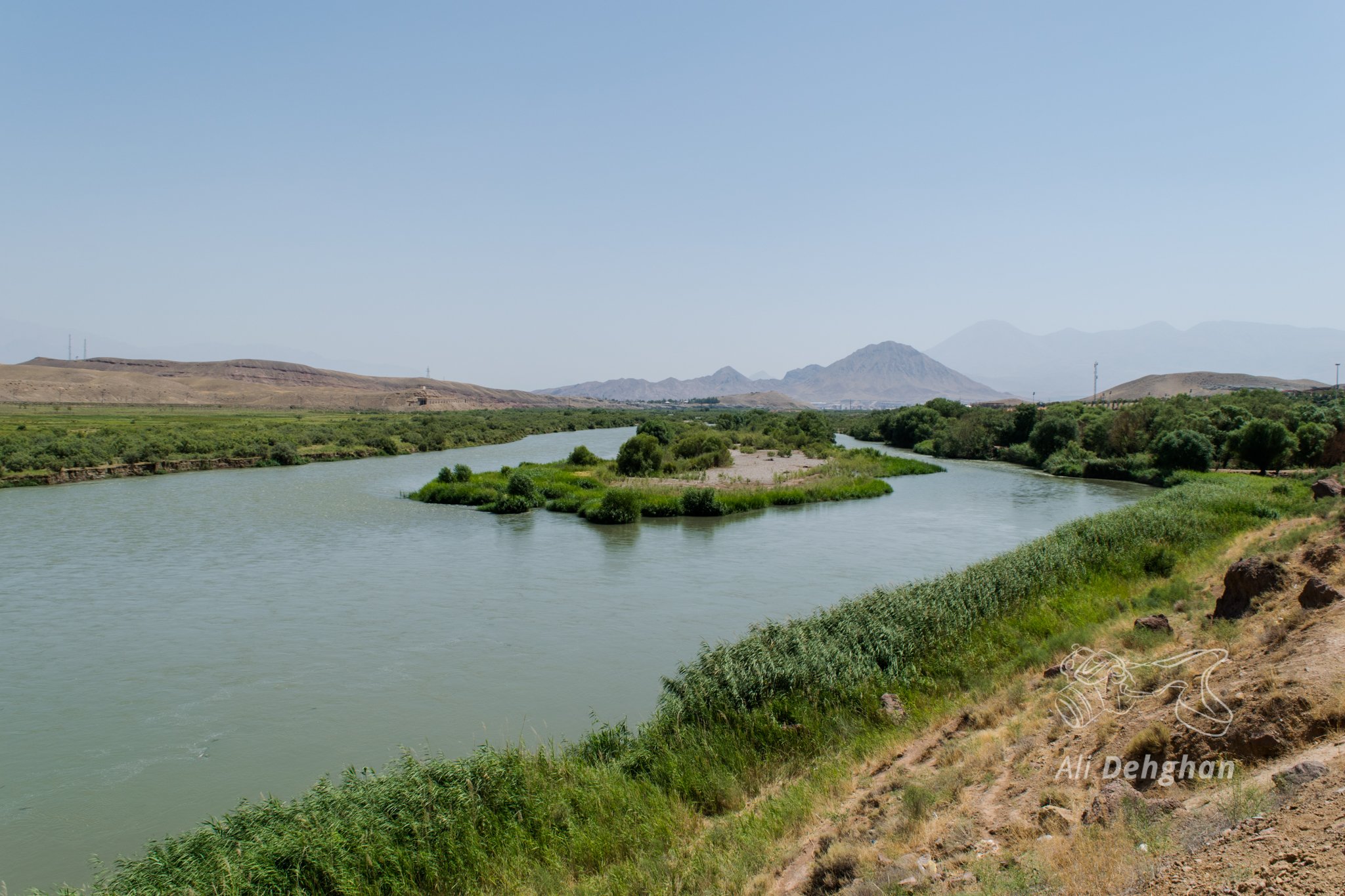 Река Аракс с двух сторон