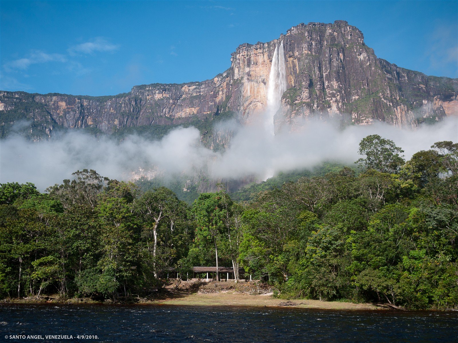Какой водопад самый высокий. Водопад Анхель. Венесуэльский водопад Анхель. Боливар Венесуэла водопад. Самый высокий водопад в мире: Анхель, Венесуэла.