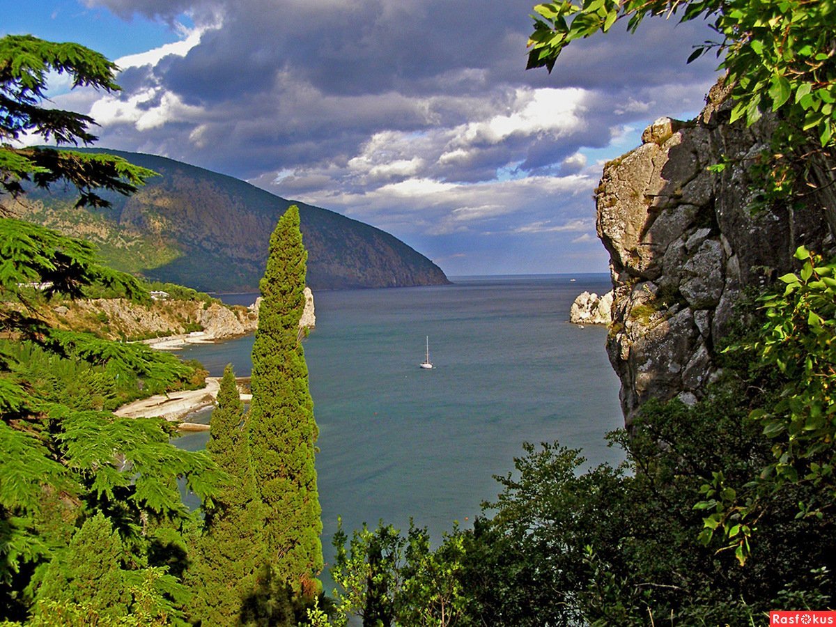 Гурзуфская гора. Гурзуф медведь гора. Артек медведь гора. Крым Гурзуф медвежья гора. Медведь гора Партенит.