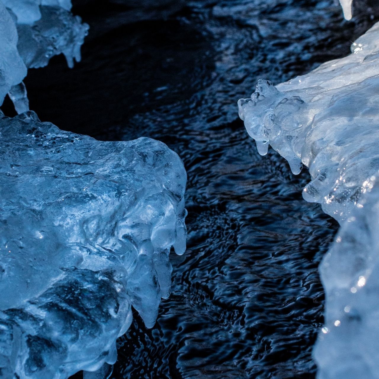 Обои лед 3. Тающий лед. Вода со льдом. Тает лед. Тает лед фото.