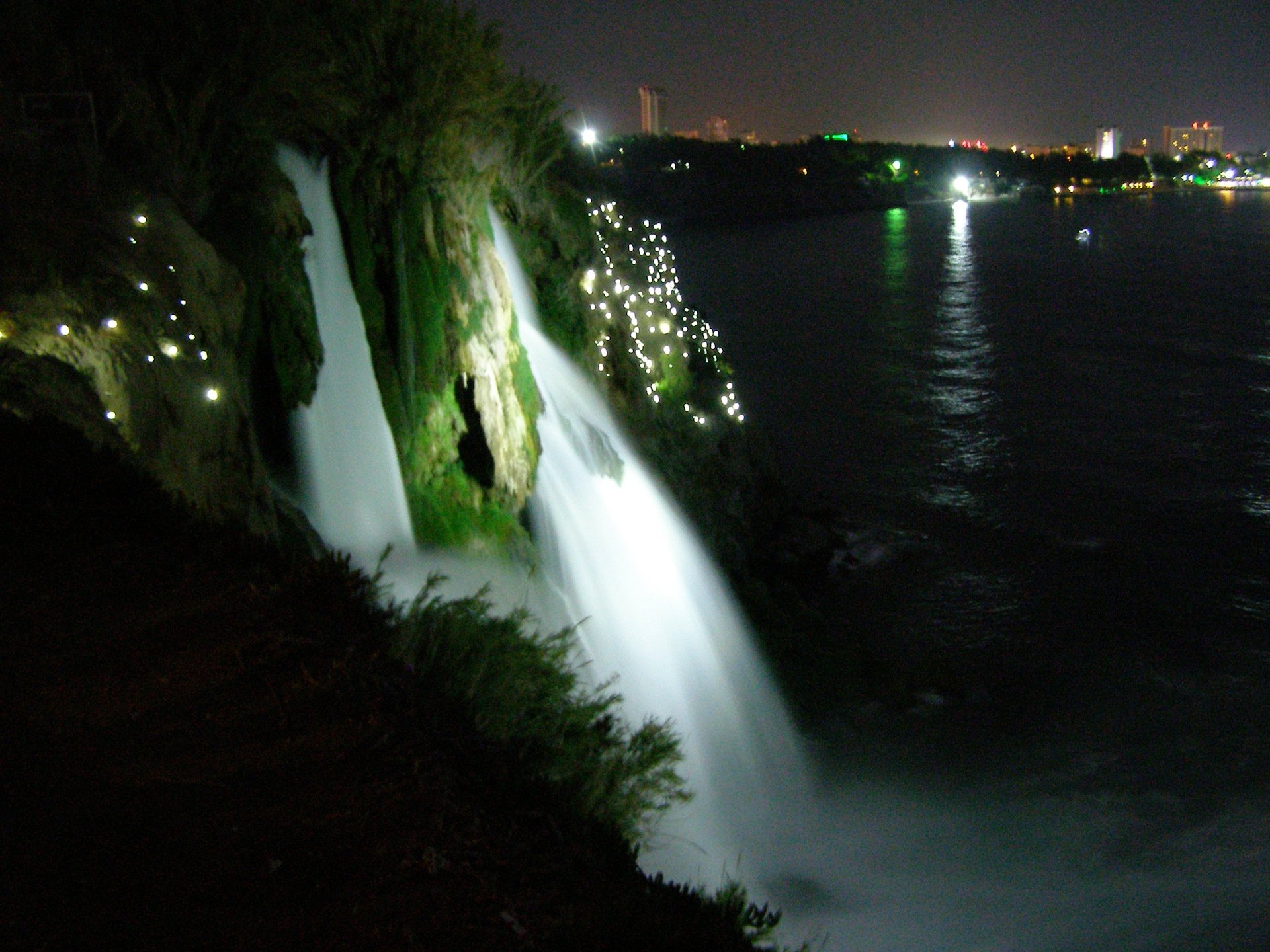водопад ночью фото