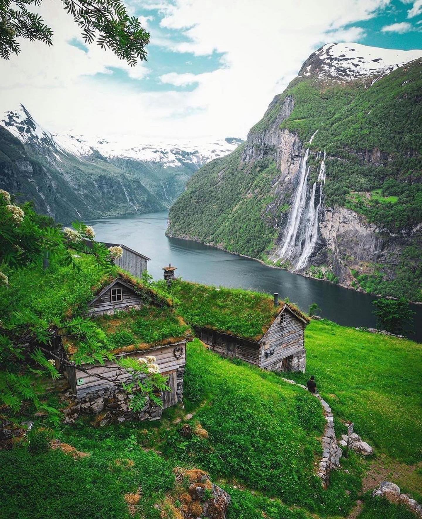 Увидим красивые места. Гейрангерфьерд Норвегия. Фьорды Норвегии Гейрангер-Фьорд. Гейрангер деревня Норвегия. Geiranger (Гейрангер).