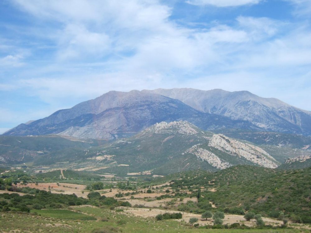 Парнас гора в Греции фото