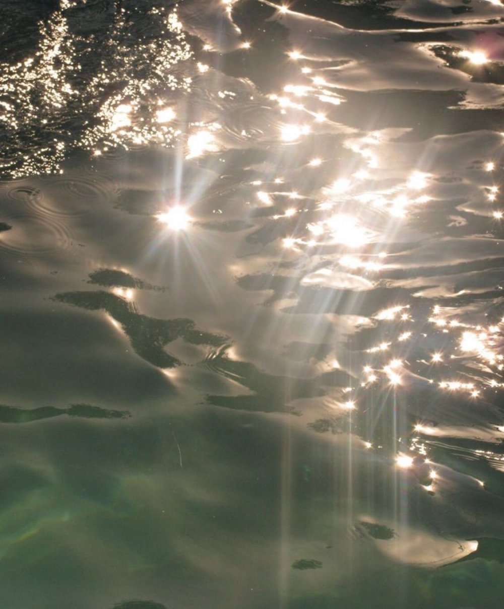 Солнечные блики на воде
