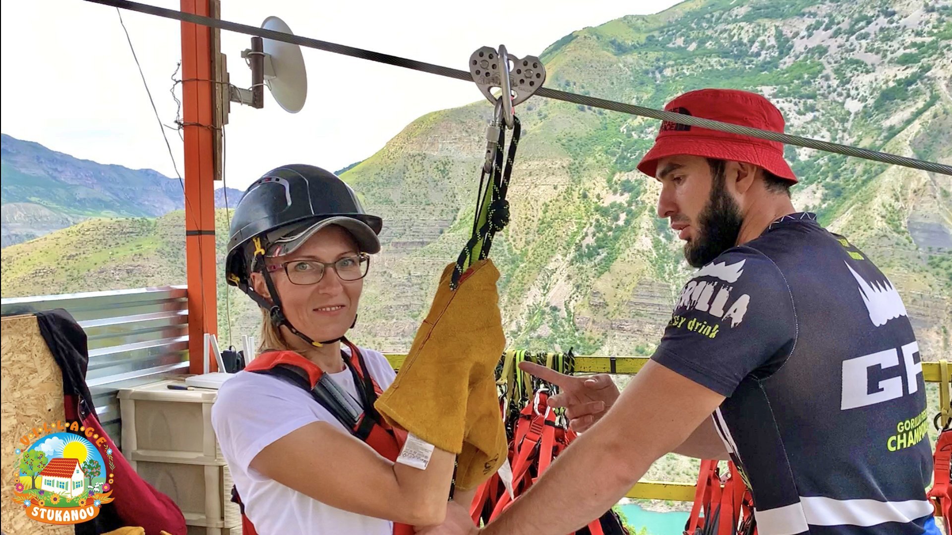 Zipline над водопадами в Тайланде