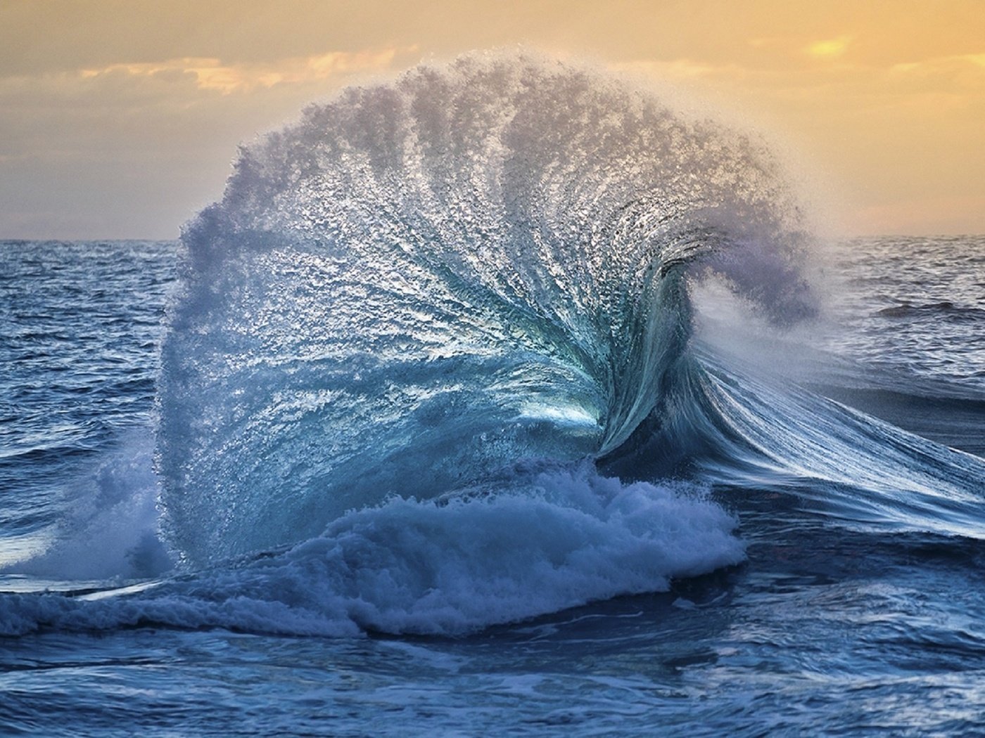 Волны человека в природе. Уоррен Килан волны. Море, волны. Красота моря. Удивительная красота моря.