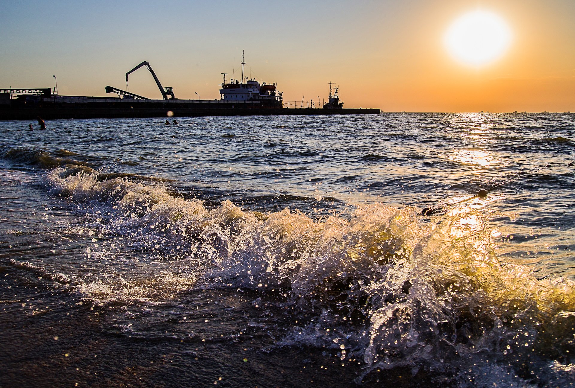 Вода ейск. Ейск Пирс. Ейск закат. Ейск море закат. Прощай море.