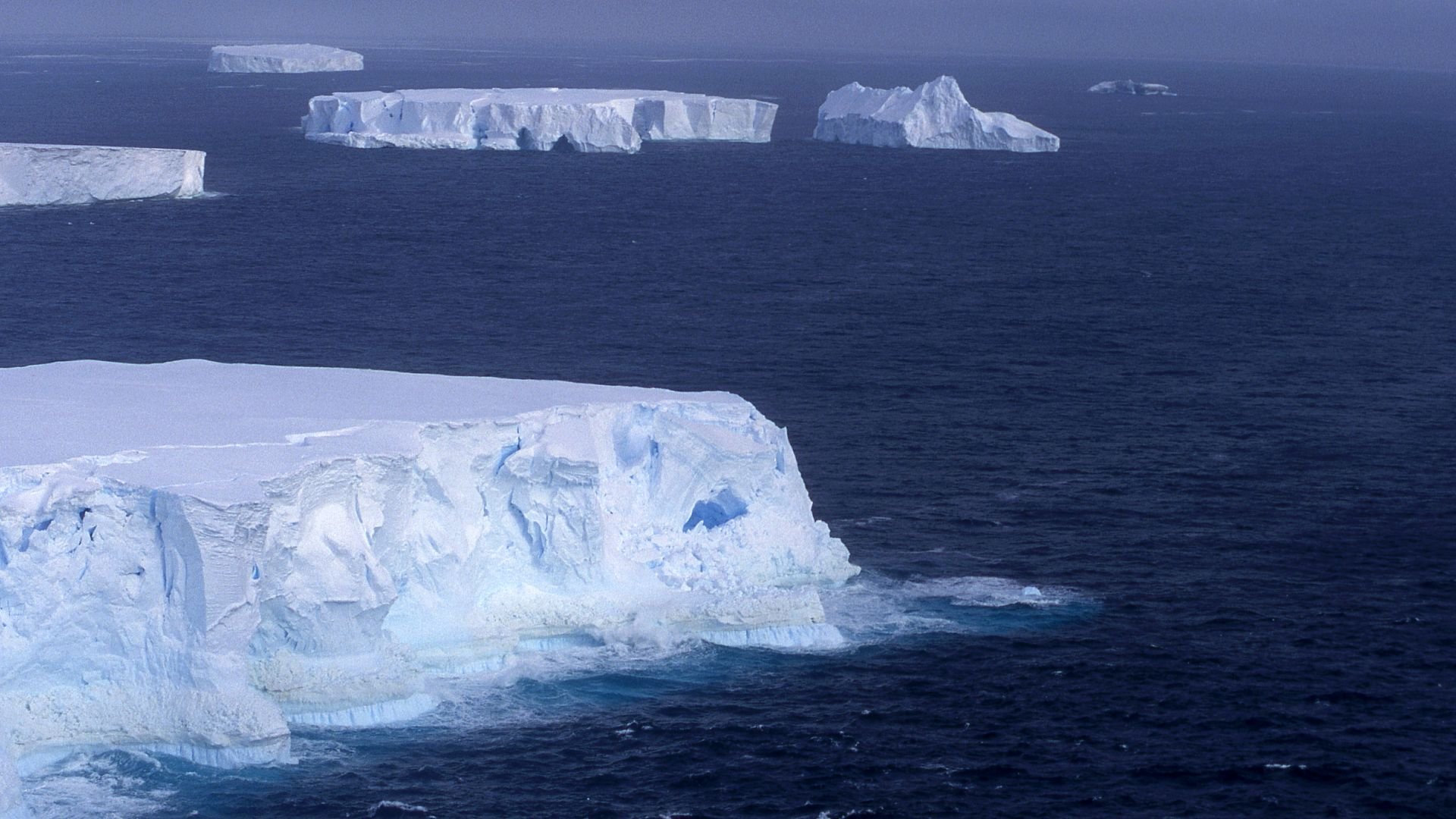 Полуостров южного океана. Море Уэдделла айсберги. Море Уэдделла моря Южного океана. Антарктида Южный океан. Море Уэдделла затмение.