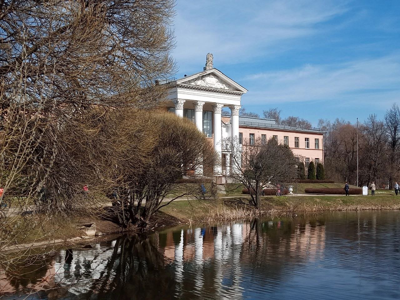 от ботанический сад москва