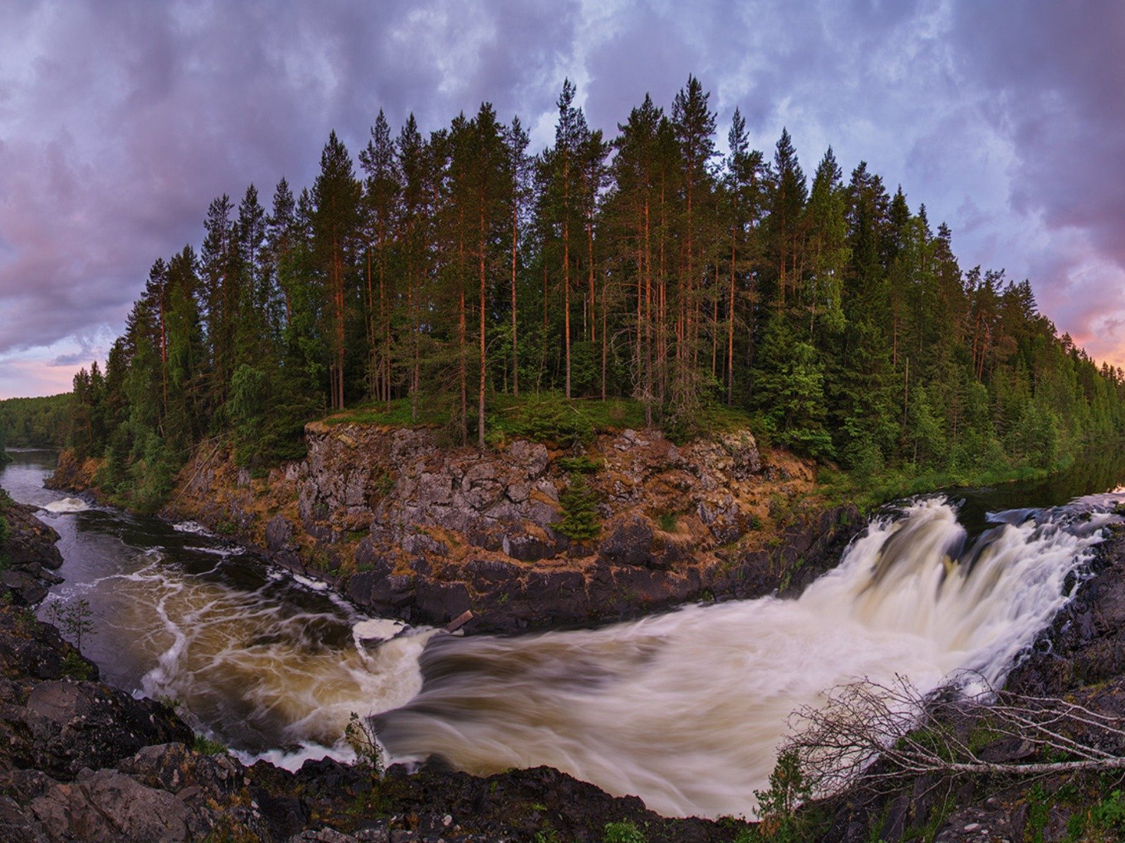 Равнинный водопад в России