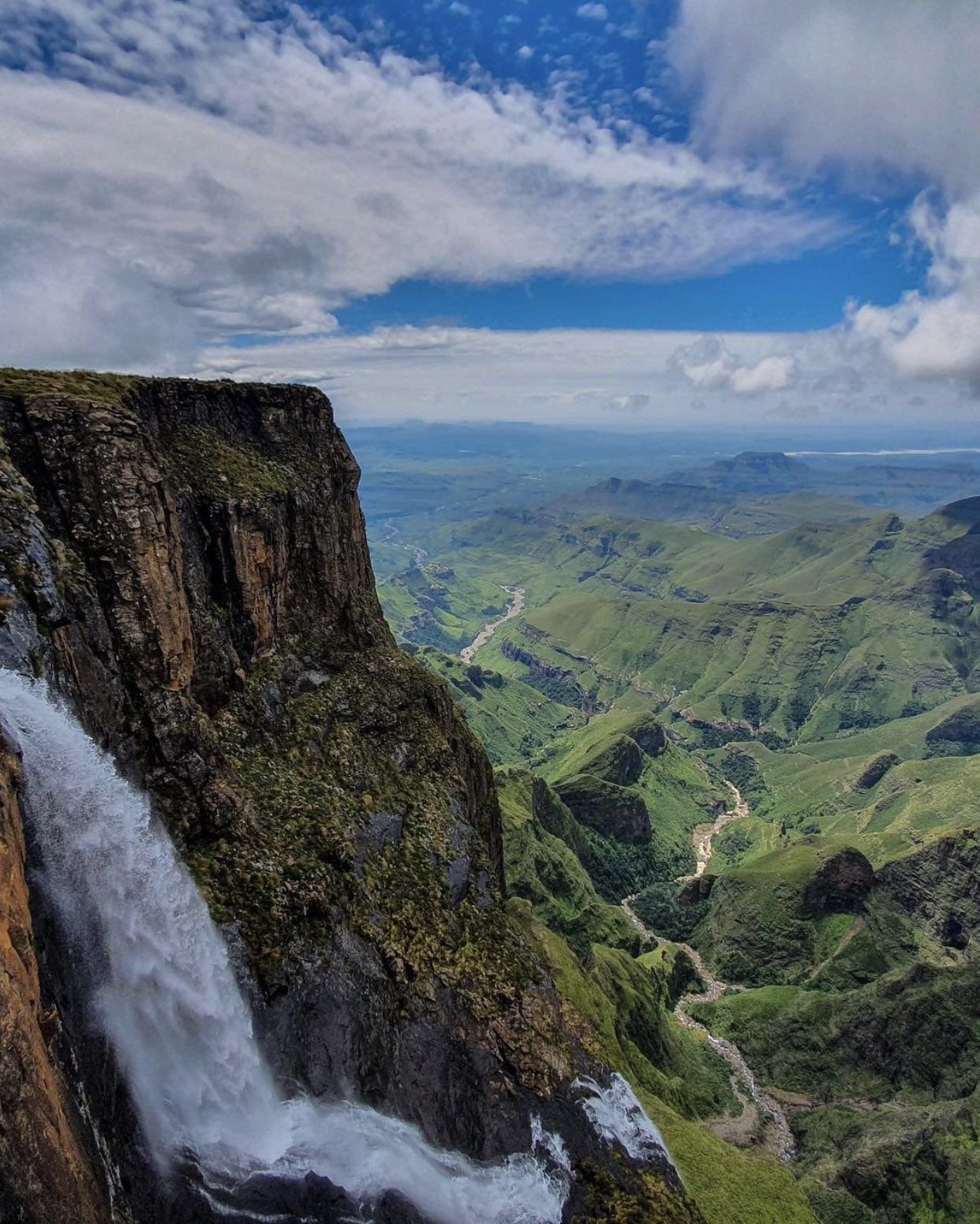 Джили тугела краснодар. Водопад Тугела. Тугела Африка. Драконовы горы водопад Тегула. Тугела ЮАР.