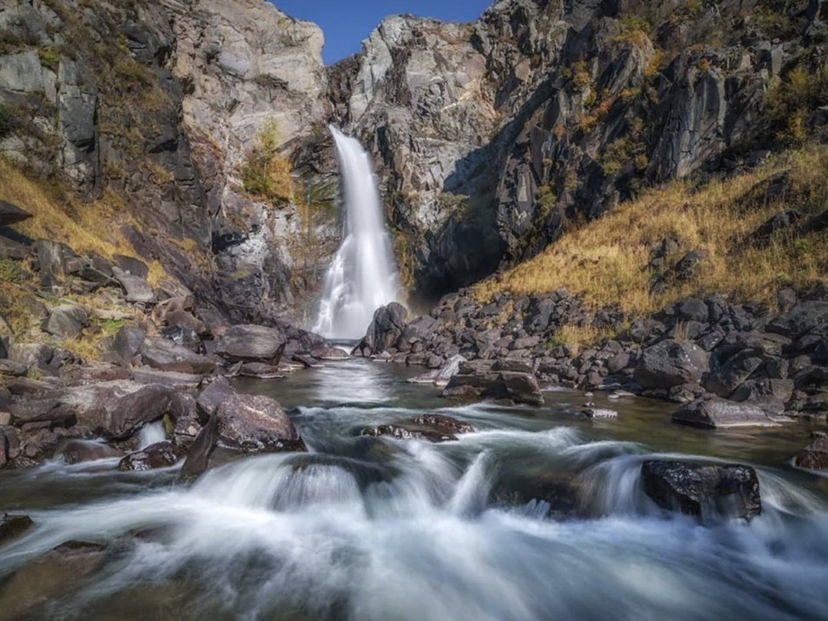 Каскадный водопад реки Катунь