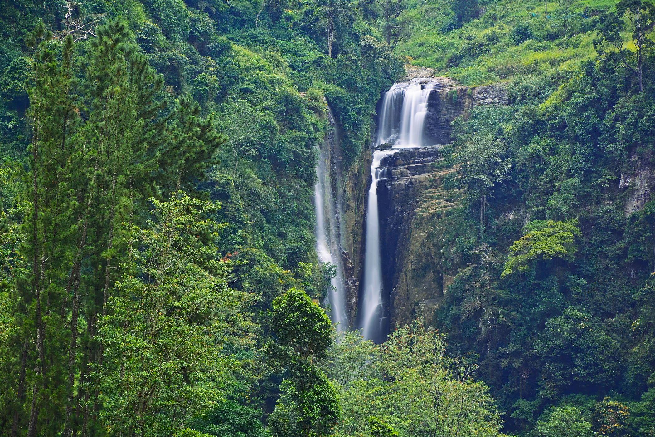 Равана шри ланка. Водопад Рамбода Шри Ланка. Нувара Элия водопады. Ravana Falls Шри Ланка.