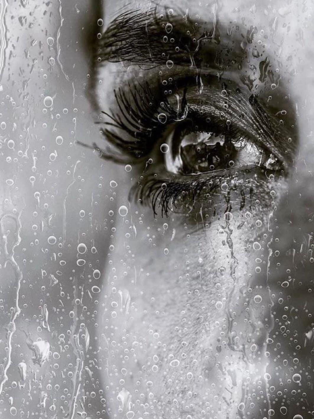 Слёзы в Дожде. Слезы на стекле. Грусть слезы. Картинка плачущей души