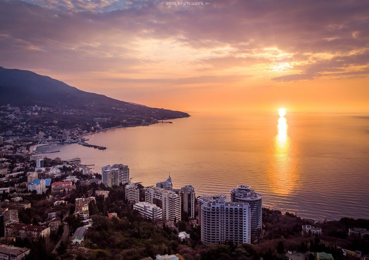 Ялта фото. Ялта 4к. Крым город Ялта море. Рассвет в Ялте. Ялта набережная закат.