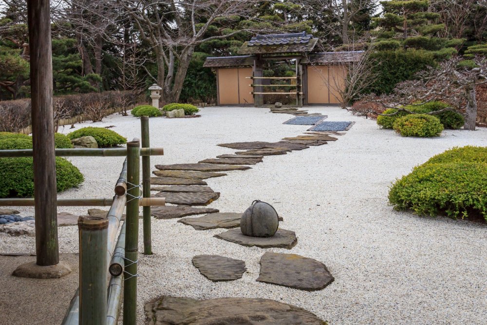 Японский сад камней Karesansui