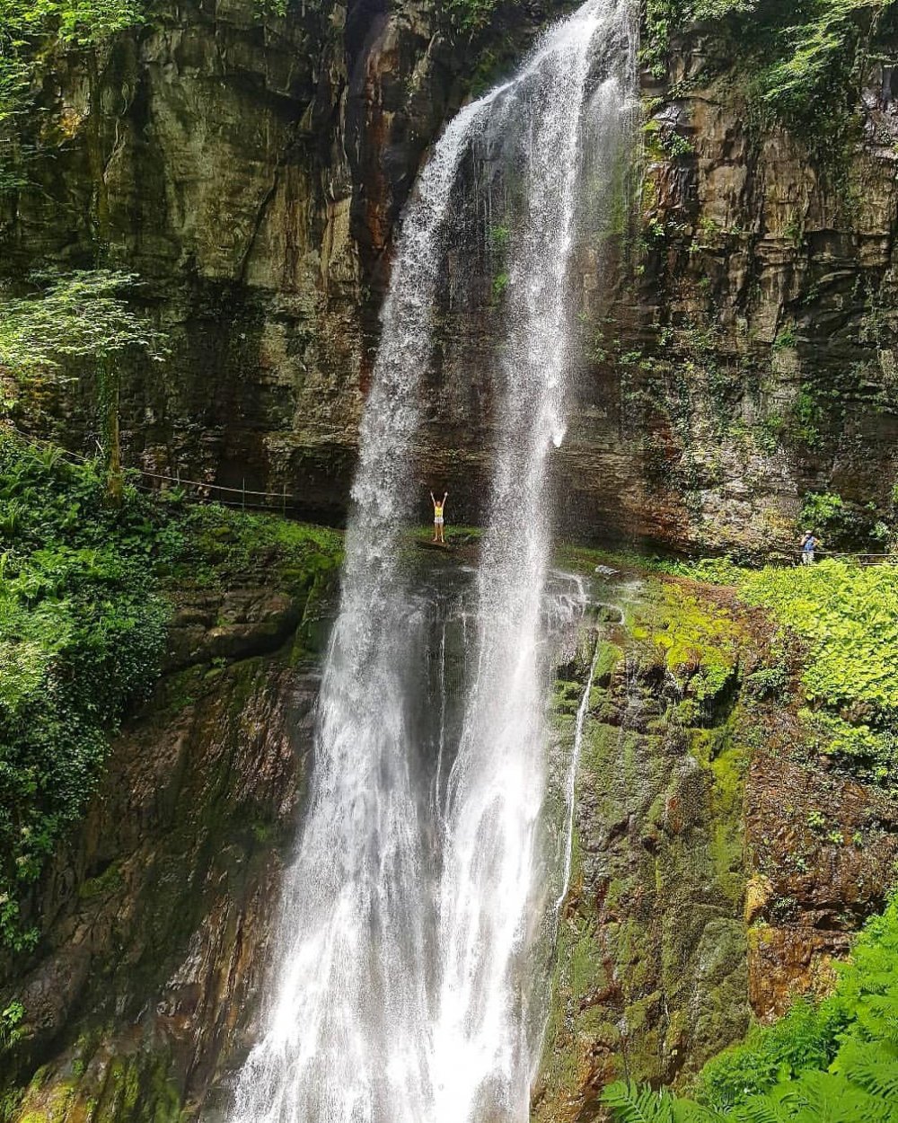 Водопад ирина и великан абхазия фото