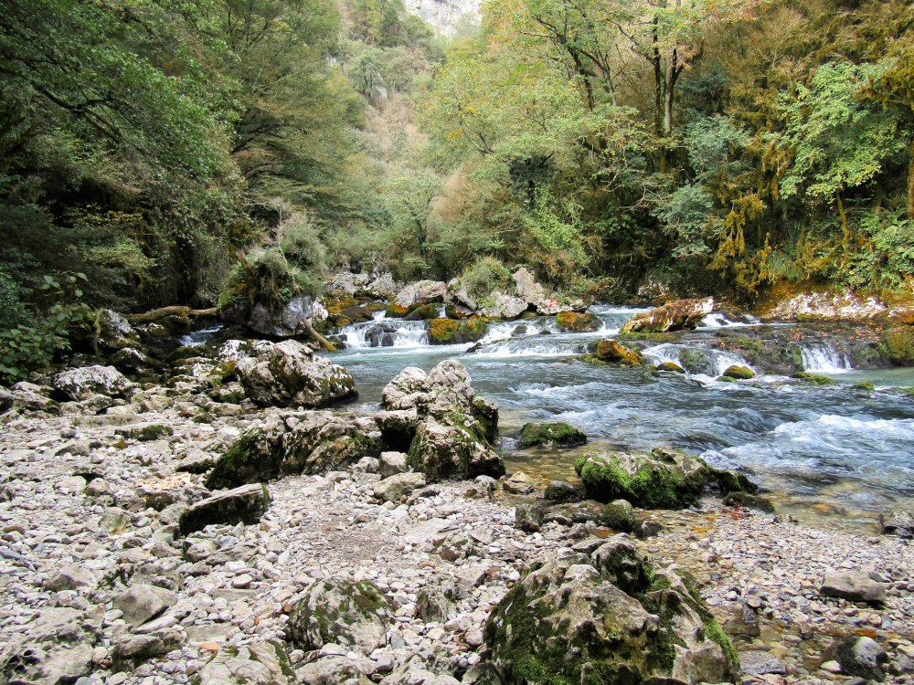 Тацинский водопад Абхазия