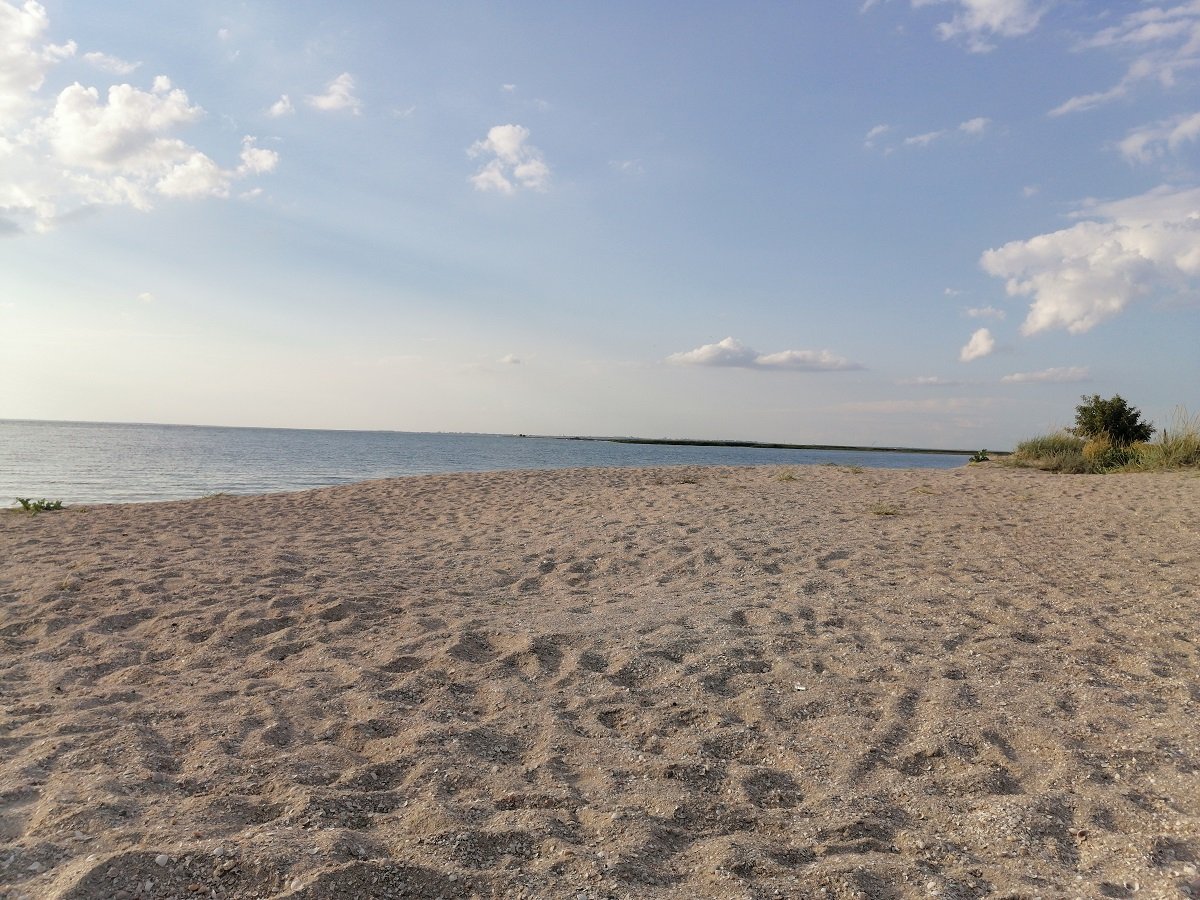 Бердянск море недорого. Бердянская коса Лазурный берег. Бердянск пляж. Курорт Бердянск на Азовском море. Бердянск фото пляжей.