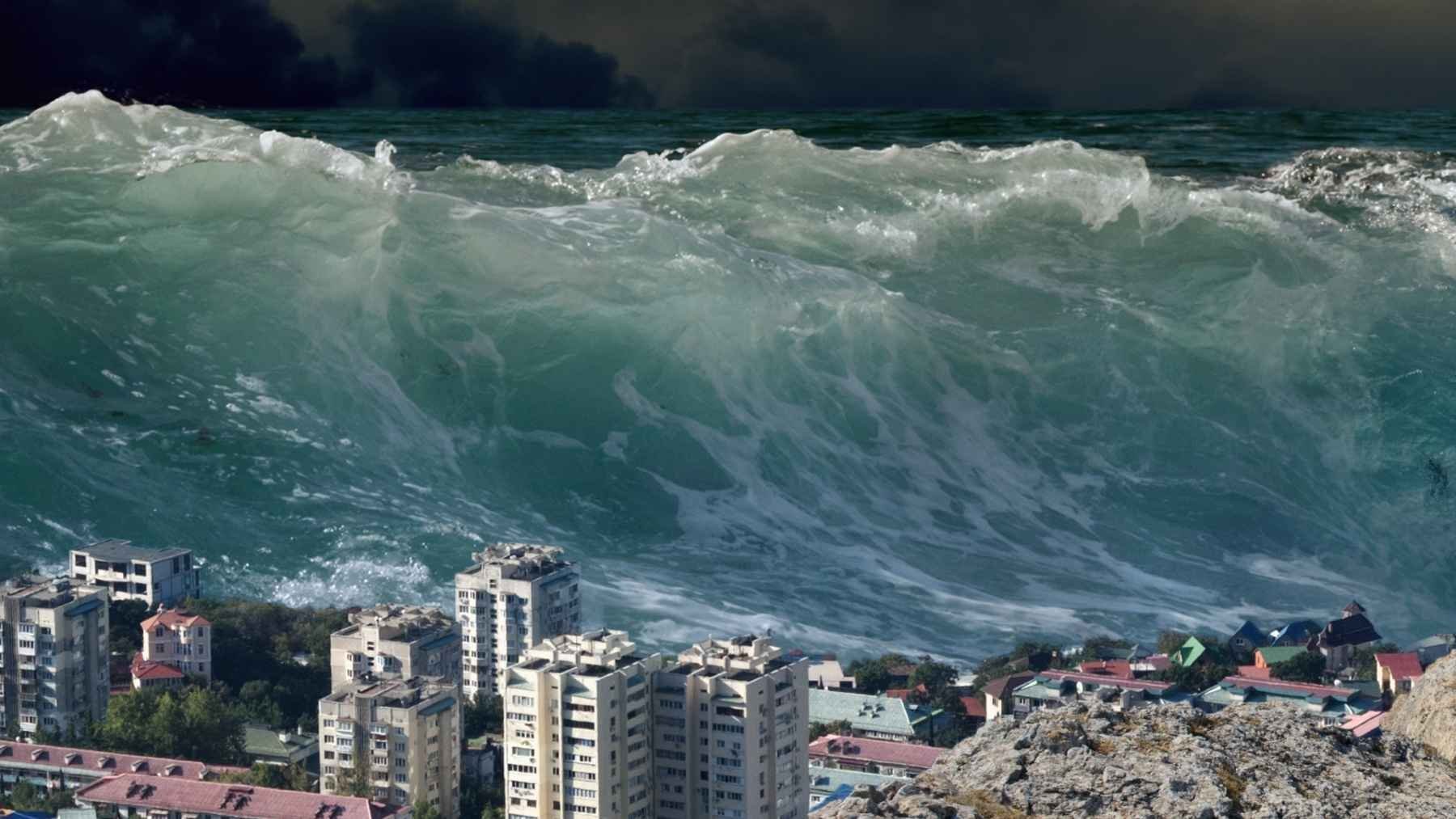 Большая волна под водой