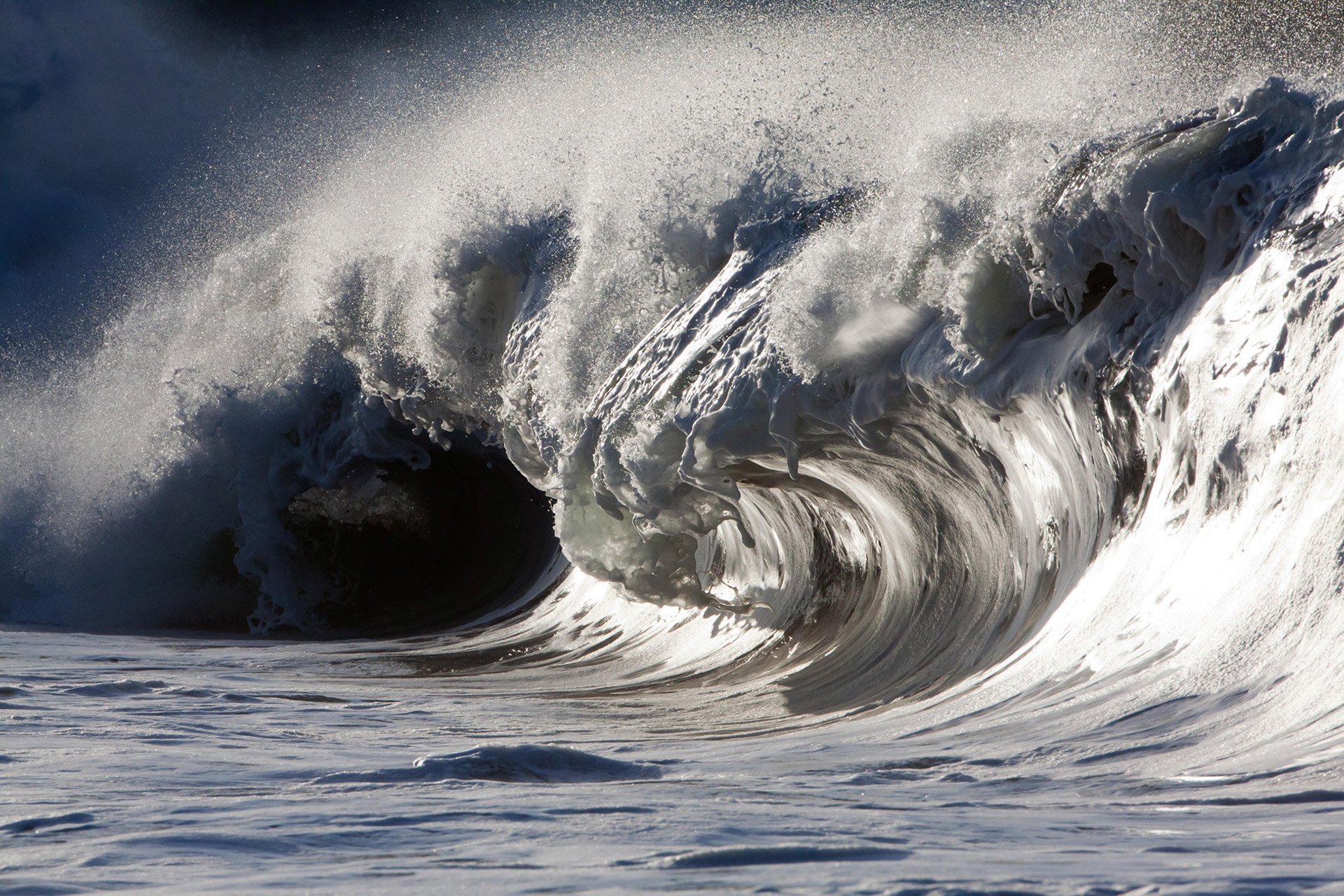 Какие сейчас волны. Бискайский залив волны убийцы. Огромные волны. ЦУНАМИ. Большие волны в океане.