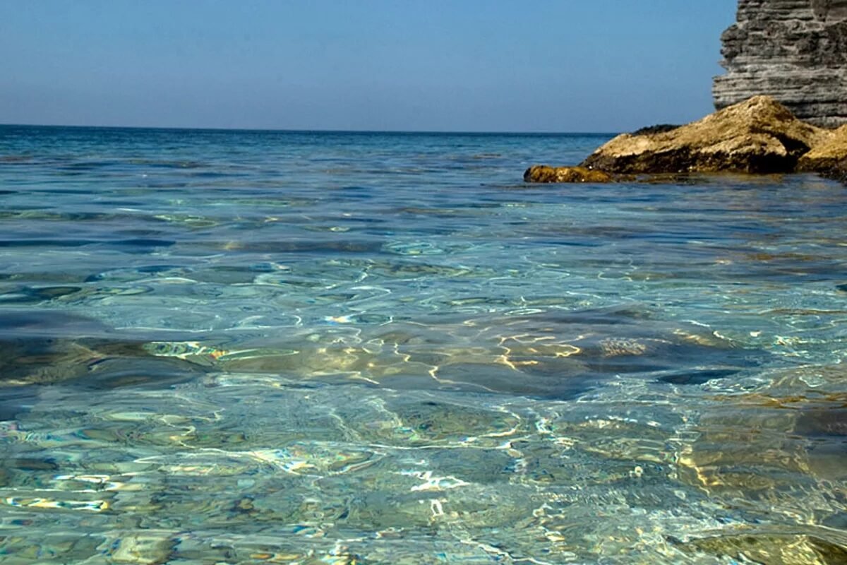 Сайт море крыма. Море Тарханкут. Черноморское мыс Тарханкут. Мыс Тарханкут в Крыму у моря. Черное море Крым Тарханкут.