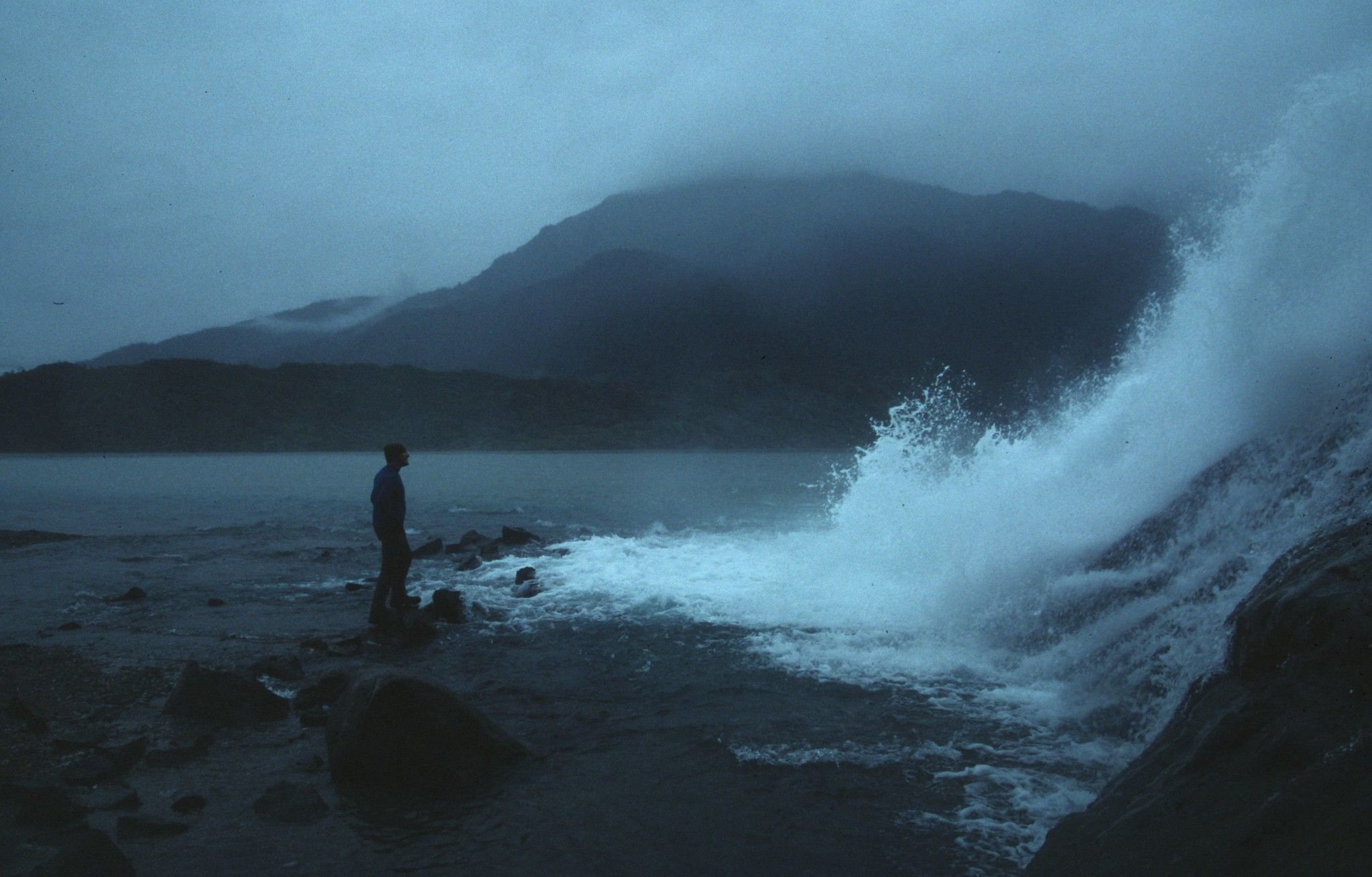 На дне край. Море aesthetic Dark. Море шторм Эстетика. Темное море Эстетика. Мрачное море Эстетика.