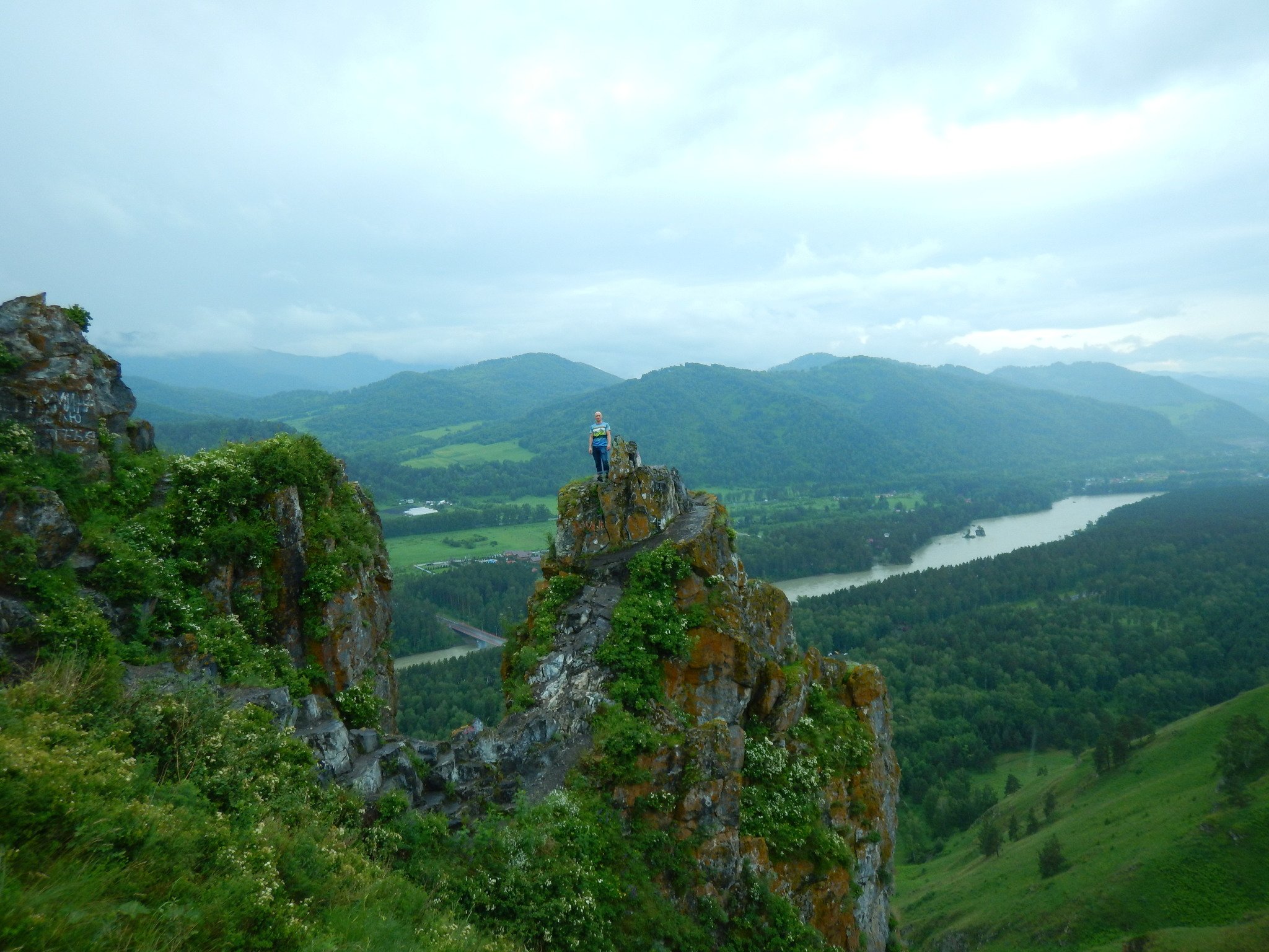 гора на алтае чертов палец