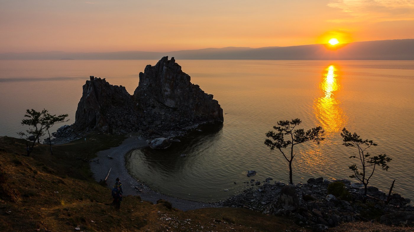 Скала Шаманка и Сарайский пляж