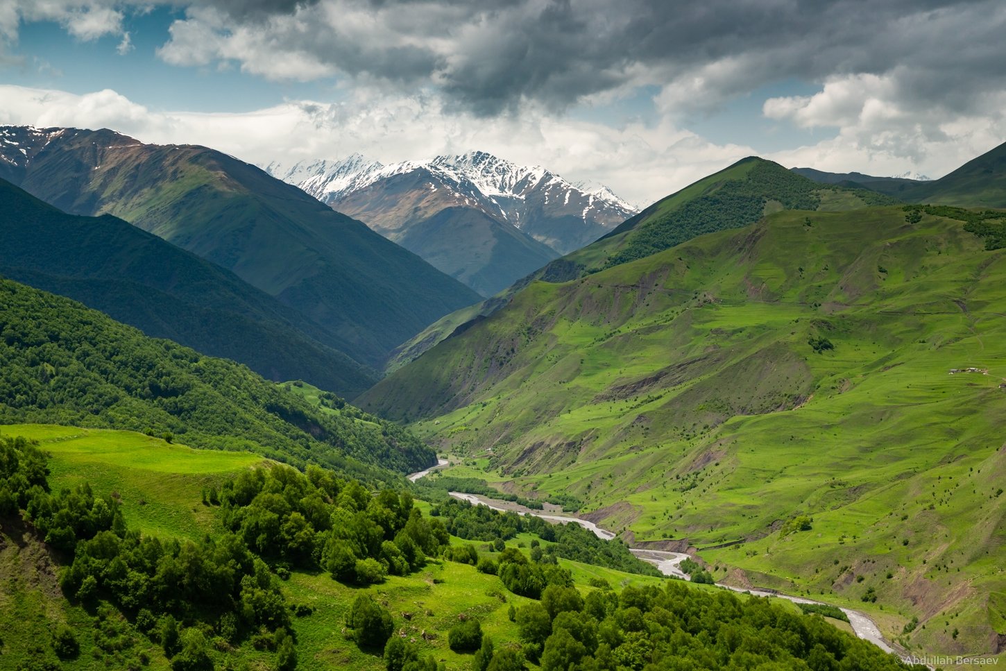 Северный кавказ богат природными. Гора Амир корт Чечня. Горы Чеченской Республики. Шатойские горы Чеченская Республика. Северный Кавказ Чеченская Республика.