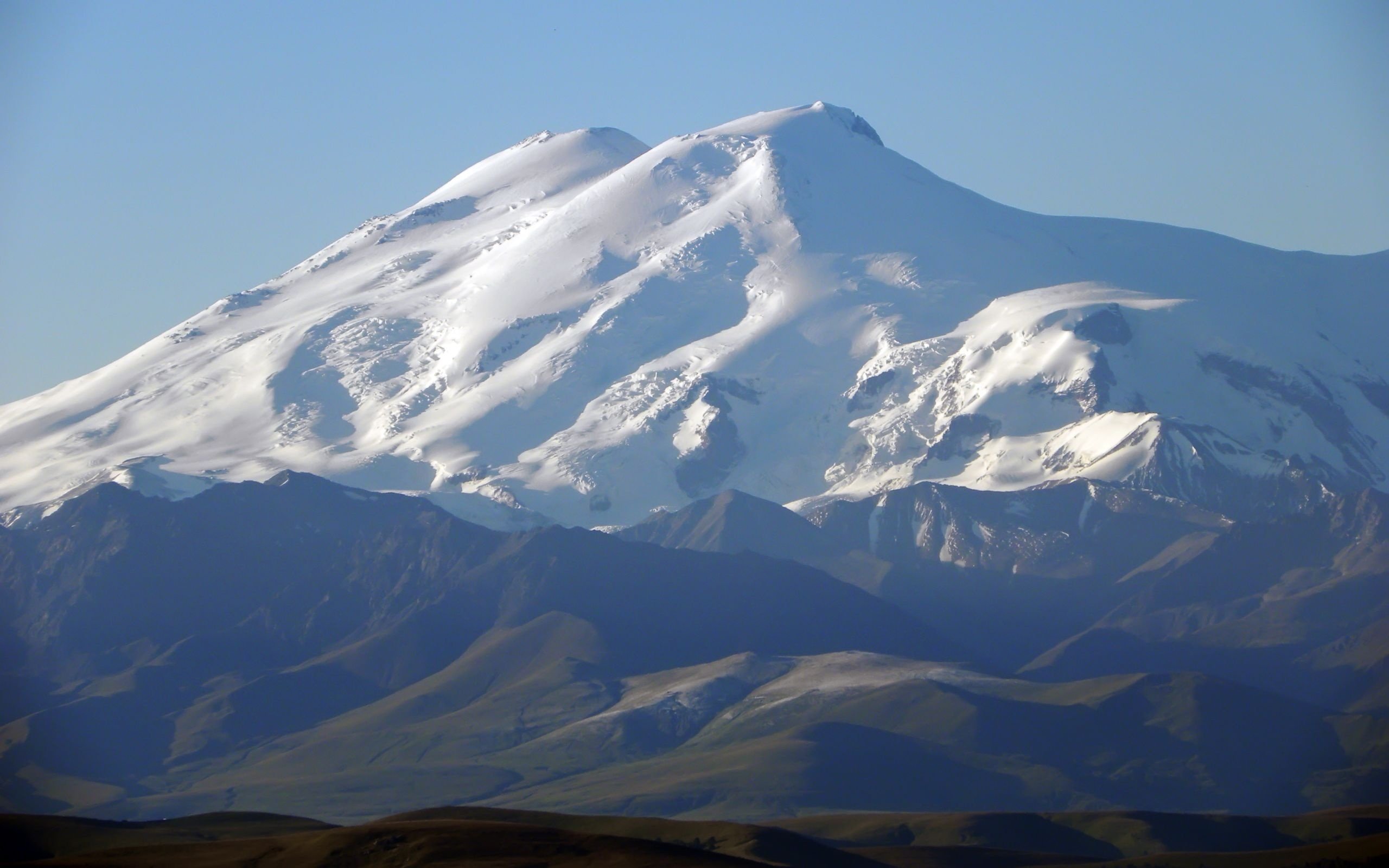 Какая наивысшая точка кавказа. Гора Эльбрус. Эльбрус, Кабардино-Балкария. Вершина Базардюзю. Гора Эльбрус (5642 м) — высочайшая вершина России.
