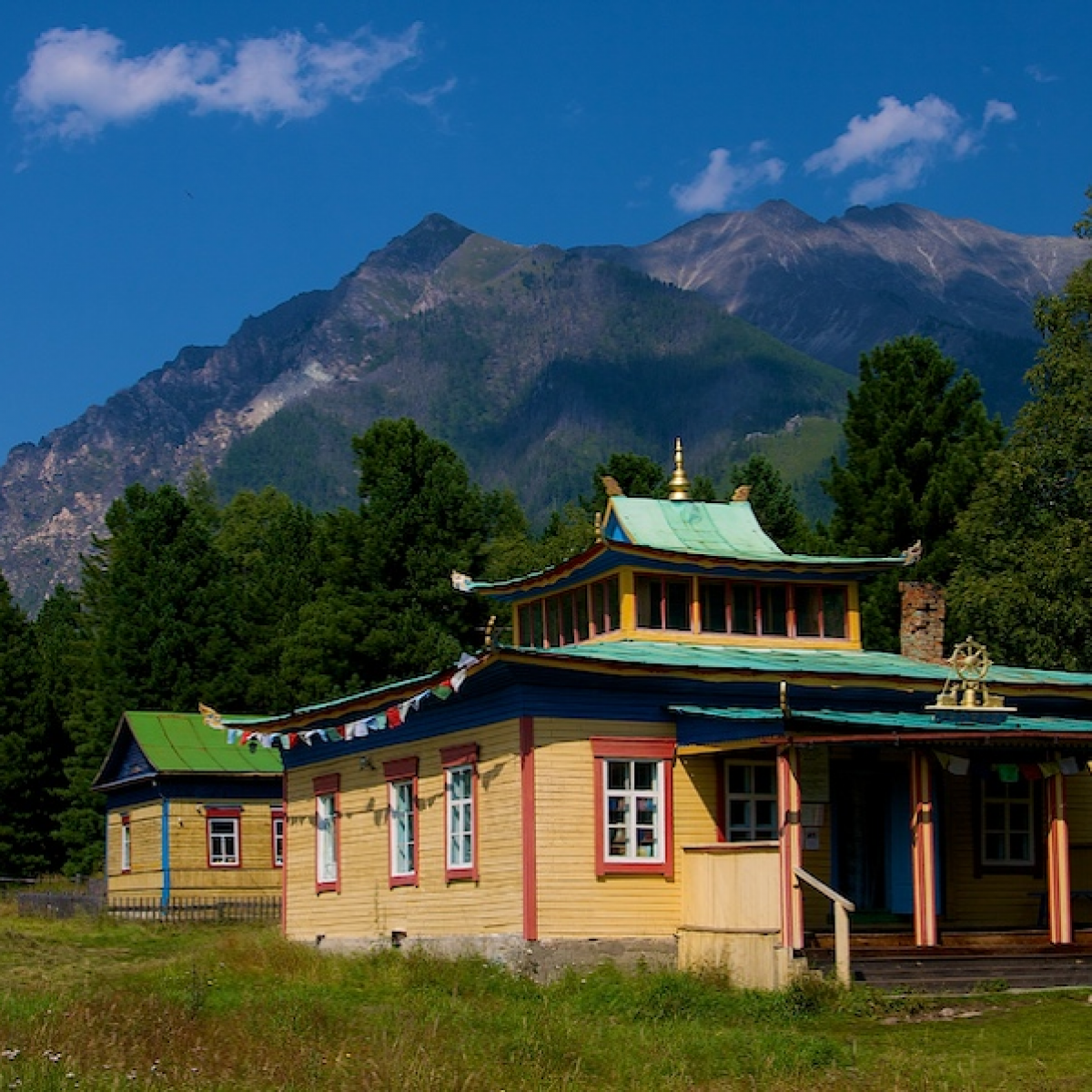 Аршан парк. Тункинская Долина (курорт Аршан). Дацан Аршан Тункинский. Тунка курорт Аршан. Дацан Бодхидхарма Аршан.