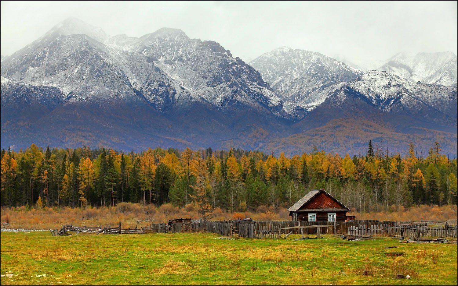 Поселок саяны