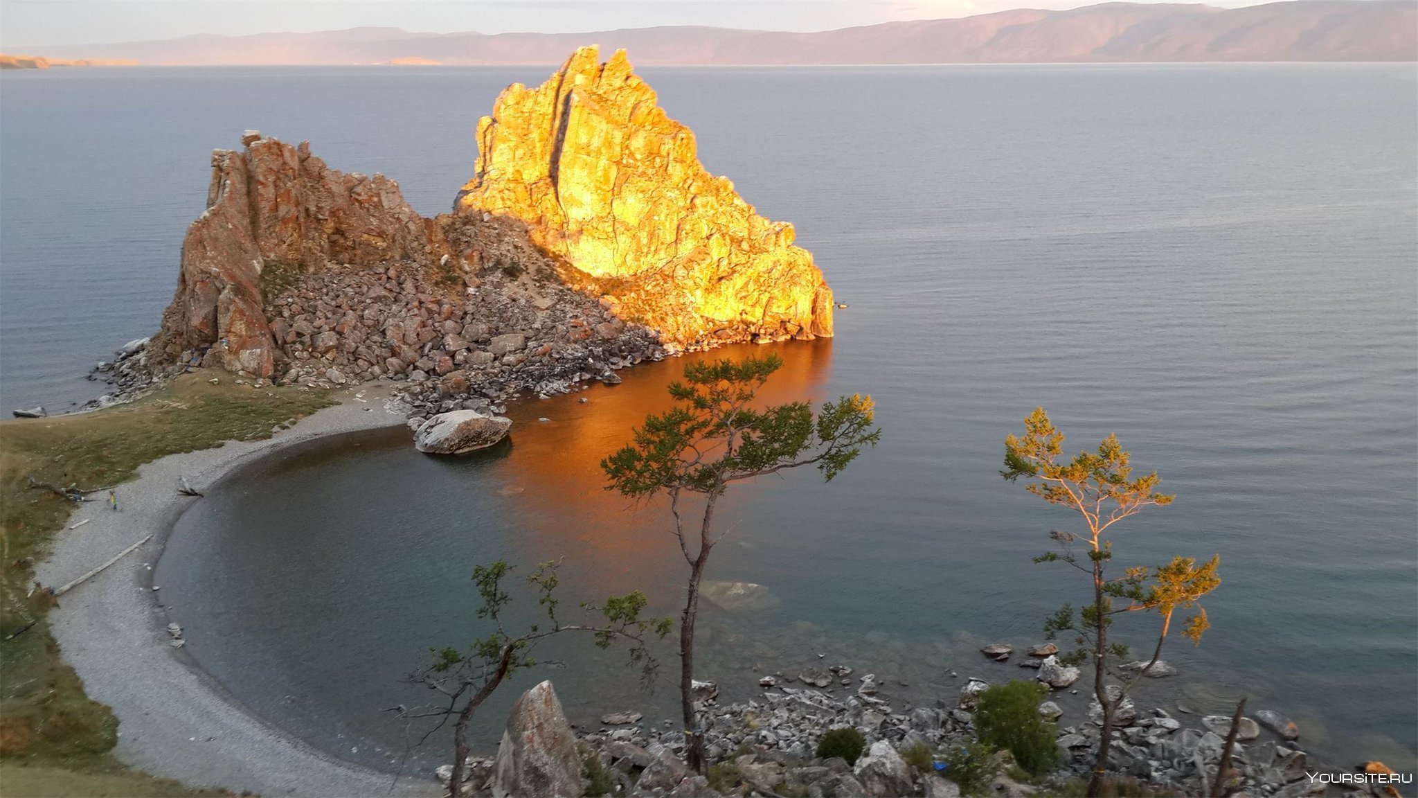 Скала Шаманка и Сарайский пляж