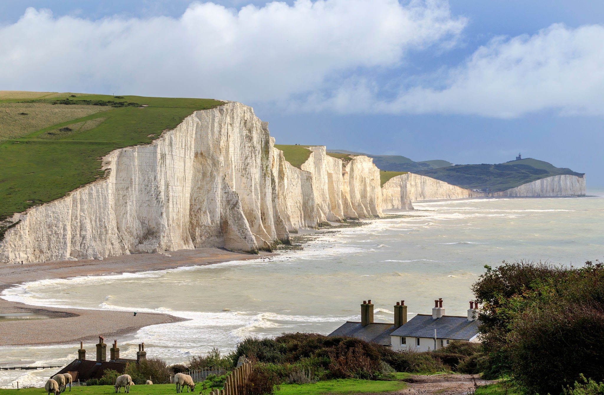 South downs. Суссекс графство в Англии. Саут-Даунс Англия. Seven sisters Великобритания. Севен-Систерс (скалы).