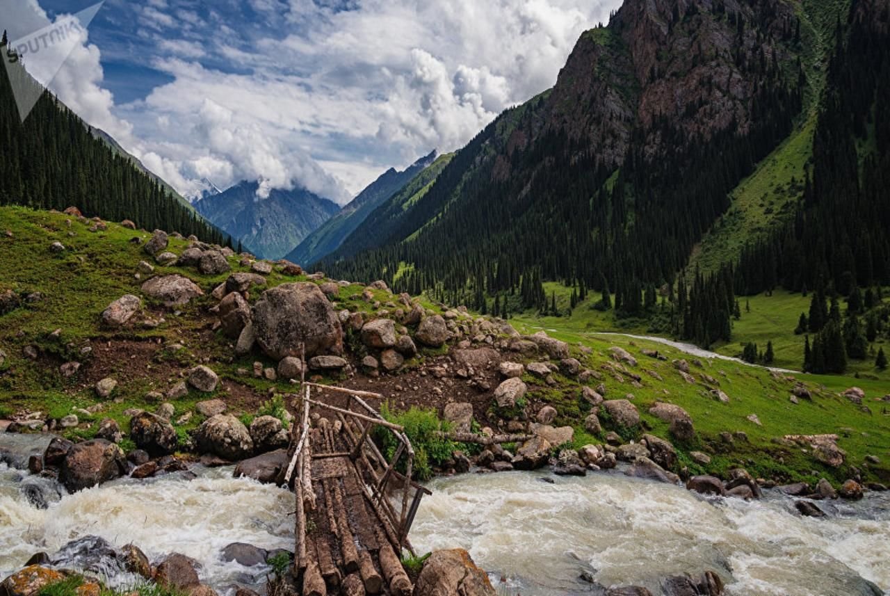 С дроном природа Kyrgyzstan Алтын Арашан