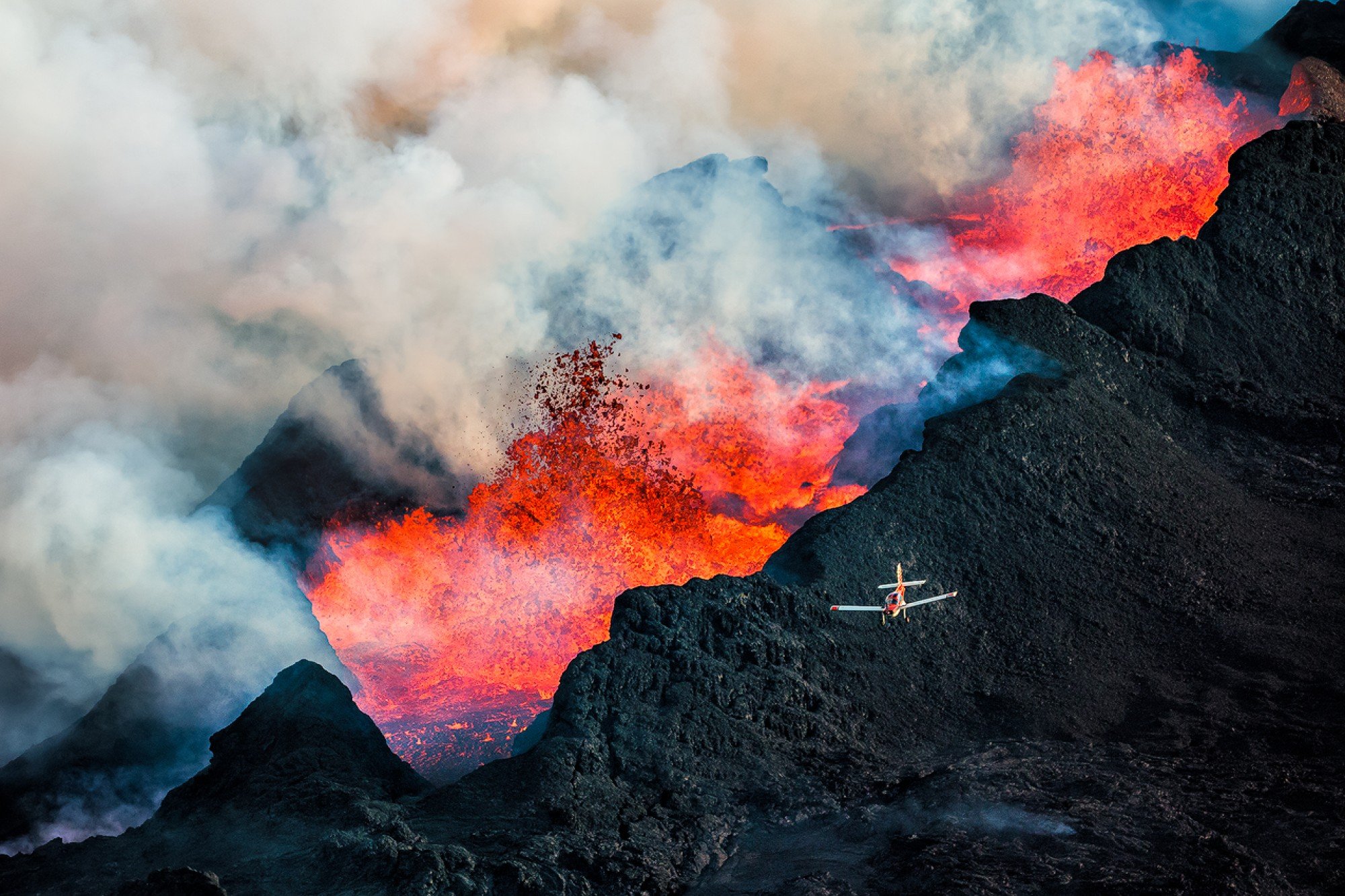 Какую страну называют страной льда и огня. Извержение вулкана в Исландии Эйяфьятлайокудль. Эйяфьядлайёкюдль вулкан в Исландии. Извержение вулкана эйяфьядлайёкюдль в Исландии. Эйяфьядлайёкюдль извержение 2010.