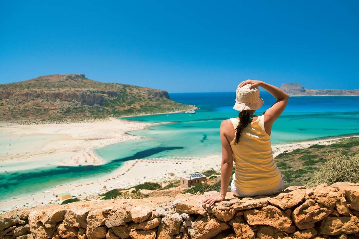 Experience amazing. Крит девушка море. Отпуск в Греции. Греция о Крит пляж девушка. Греция Крит Инстаграм.
