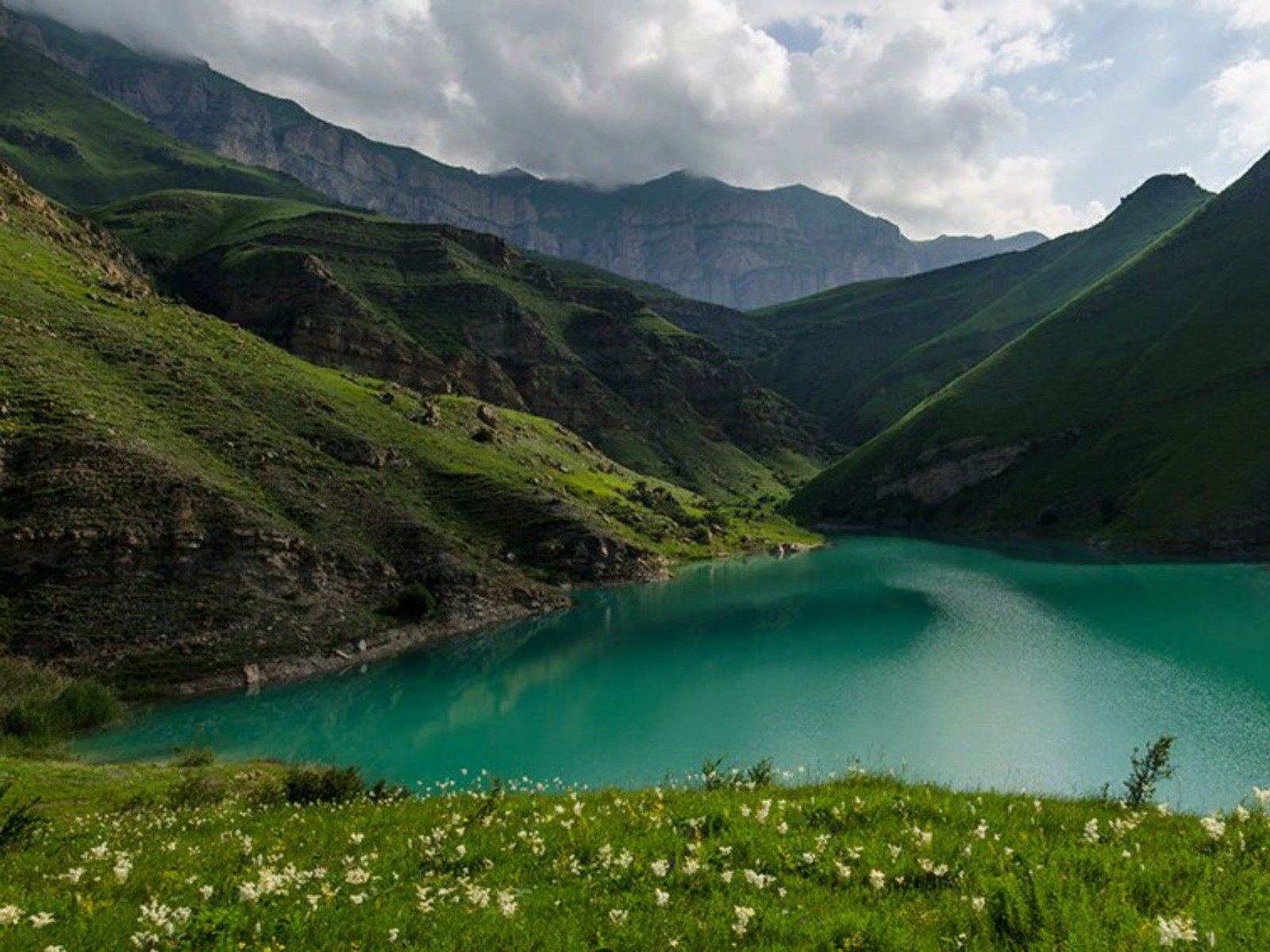 Кабардино балкарская республика фото. Былымское ущелье Кабардино-Балкария. Озеро Гижгит (Былымское озеро). Озеро былым Кабардино-Балкария. Тырныауз озеро Гижгит.