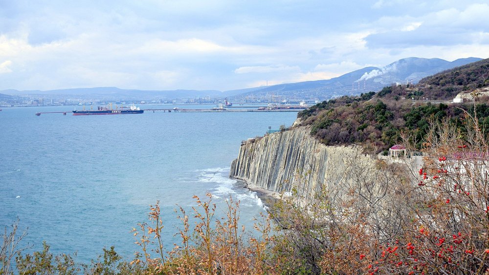 Цемесская бухта черного моря