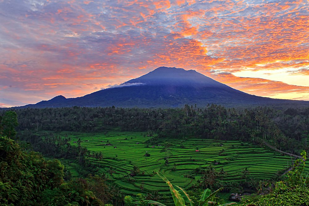 Вулкан Батур Индонезия