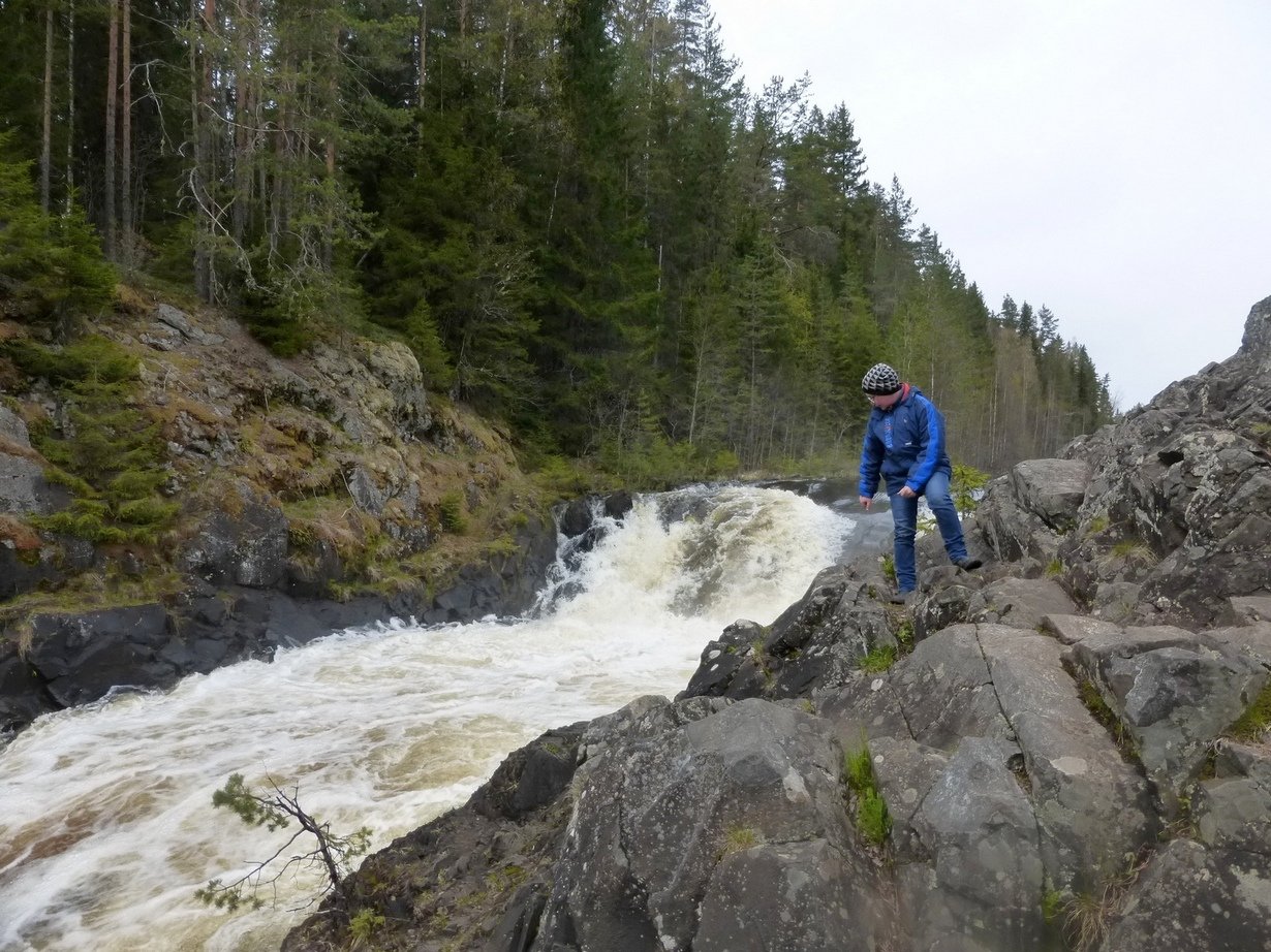 Водопад на реке суна в Карелии