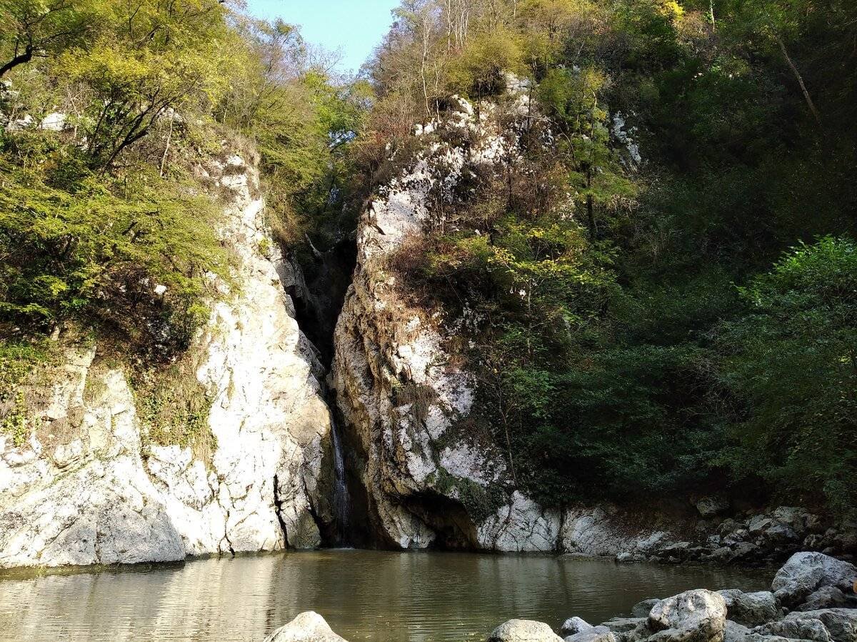 Агурские водопады. Агурское ущелье в Сочи. Агурские водопады Хоста. Агурские водопады тропа. Ахун и Агурское ущелье.