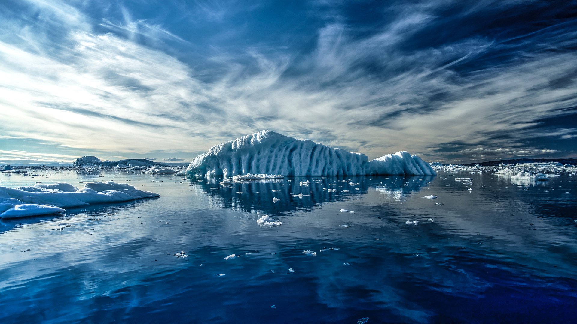 Тихий и ледовитый океан соединяет. Арктика Ванкувер. Северный полюс айсберги. Лед в океане.